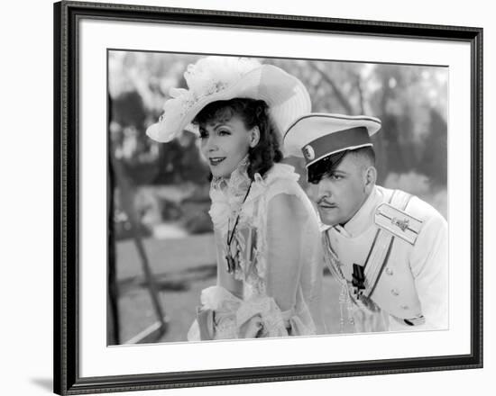 Anna Karenina by Clarence Brown, based on a novel by Leo Tolstoi, with Greta Garbo, Fredric March, -null-Framed Photo