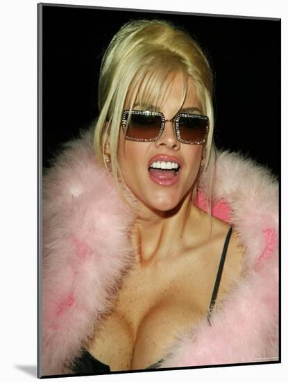 Anna Nicole Smith-null-Mounted Photo