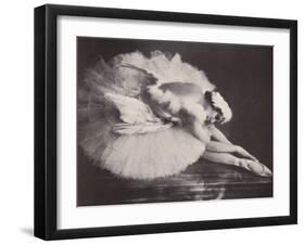 Anna Pavlova in 'The Swan'-null-Framed Photographic Print