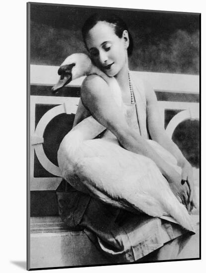 Anna Pavlova with Her Pet Swan Jack, C.1905-null-Mounted Giclee Print