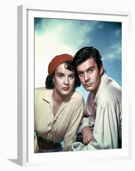 ANNE OF THE INDIES, 1951 directed by JACQUES TOURNEUR Jean Peters and Louis Jourdan (photo)-null-Framed Photo