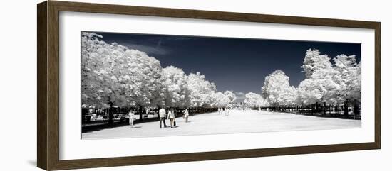 Another Look - Paris-Philippe Hugonnard-Framed Photographic Print