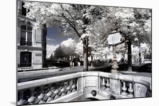 Another Look - Paris-Philippe Hugonnard-Mounted Photographic Print