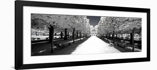 Another Look - Paris-Philippe Hugonnard-Framed Photographic Print