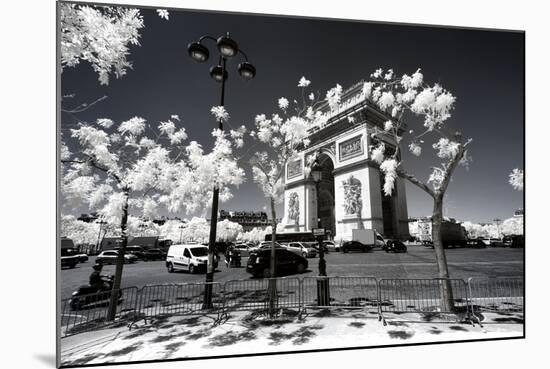 Another Look - Paris-Philippe Hugonnard-Mounted Photographic Print