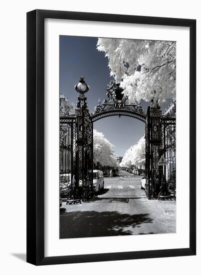 Another Look - Paris-Philippe Hugonnard-Framed Photographic Print