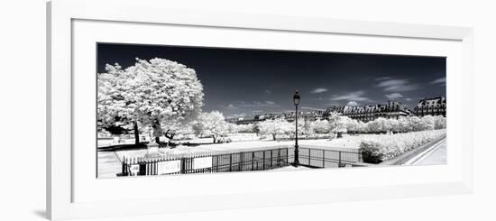 Another Look - Paris-Philippe Hugonnard-Framed Photographic Print