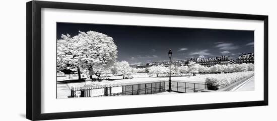 Another Look - Paris-Philippe Hugonnard-Framed Photographic Print