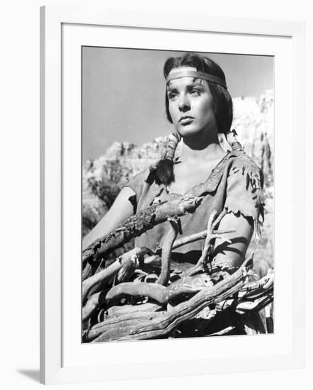 APACHE, 1954 directed by ROBERT ALDRICH Jean Peters (b/w photo)-null-Framed Photo