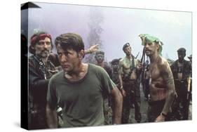 APOCALYPSE NOW, 1979 directed by FRANCIS FORD COPPOLA Dennis Hopper and Martin Sheen (photo)-null-Stretched Canvas