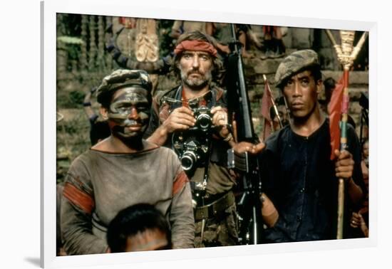 APOCALYPSE NOW, 1979 directed by FRANCIS FORD COPPOLA Dennis Hopper (photo)-null-Framed Photo