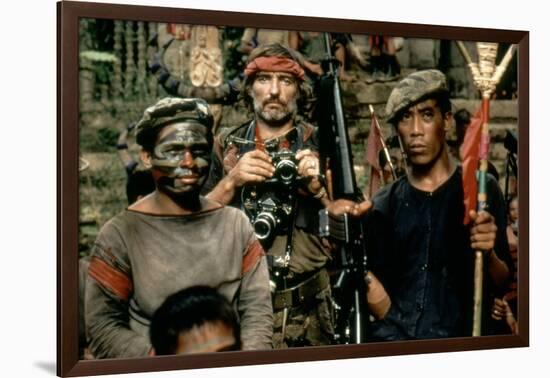 APOCALYPSE NOW, 1979 directed by FRANCIS FORD COPPOLA Dennis Hopper (photo)-null-Framed Photo