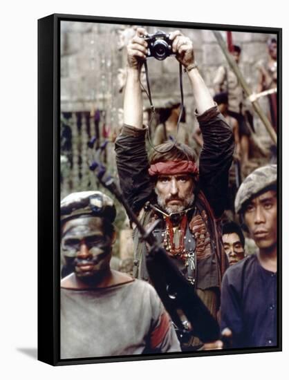 APOCALYPSE NOW, 1979 directed by FRANCIS FORD COPPOLA Dennis Hopper (photo)-null-Framed Stretched Canvas