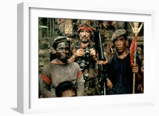 APOCALYPSE NOW, 1979 directed by FRANCIS FORD COPPOLA Dennis Hopper (photo)-null-Framed Photo