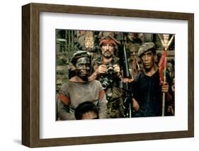 APOCALYPSE NOW, 1979 directed by FRANCIS FORD COPPOLA Dennis Hopper (photo)-null-Framed Photo