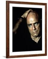 APOCALYPSE NOW, 1979 directed by FRANCIS FORD COPPOLA Marlon Brando (photo)-null-Framed Photo