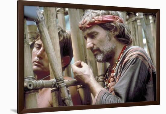 APOCALYPSE NOW, 1979 directed by FRANCIS FORD COPPOLA Martin Sheen and Dennis Hopper (photo)-null-Framed Photo