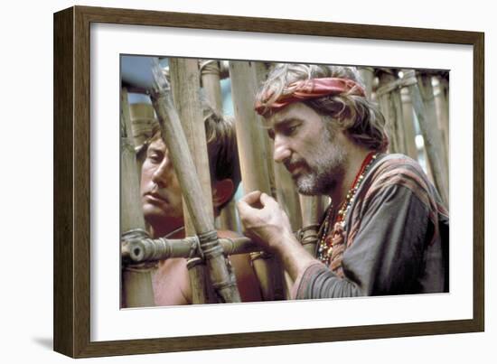 APOCALYPSE NOW, 1979 directed by FRANCIS FORD COPPOLA Martin Sheen and Dennis Hopper (photo)-null-Framed Photo