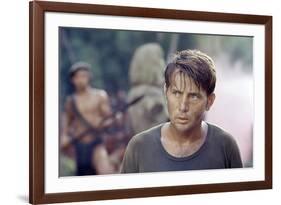 APOCALYPSE NOW, 1979 directed by FRANCIS FORD COPPOLA Martin Sheen (photo)-null-Framed Photo