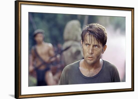 APOCALYPSE NOW, 1979 directed by FRANCIS FORD COPPOLA Martin Sheen (photo)-null-Framed Photo