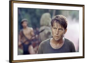 APOCALYPSE NOW, 1979 directed by FRANCIS FORD COPPOLA Martin Sheen (photo)-null-Framed Photo