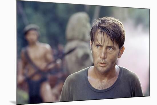 APOCALYPSE NOW, 1979 directed by FRANCIS FORD COPPOLA Martin Sheen (photo)-null-Mounted Photo