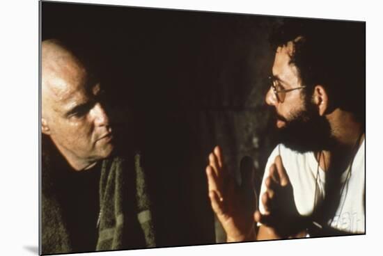 APOCALYPSE NOW, 1979 directed by FRANCIS FORD COPPOLA On the set, Francis Ford Coppola directs Marl-null-Mounted Photo