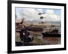 APOCALYPSE NOW, 1979 directed by FRANCIS FORD COPPOLA (photo)-null-Framed Photo