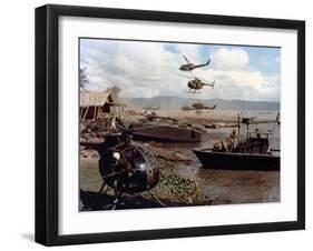 APOCALYPSE NOW, 1979 directed by FRANCIS FORD COPPOLA (photo)-null-Framed Photo