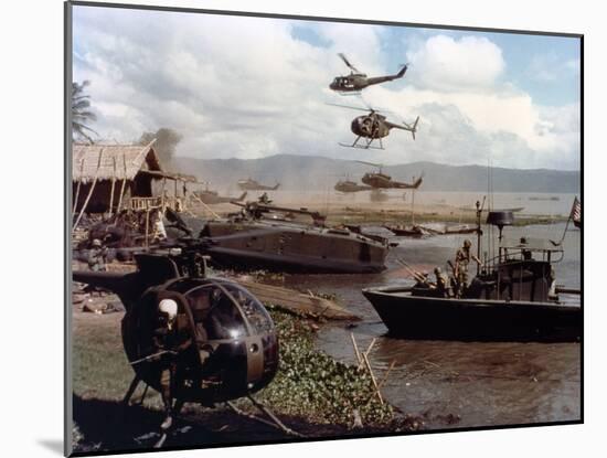 APOCALYPSE NOW, 1979 directed by FRANCIS FORD COPPOLA (photo)-null-Mounted Photo
