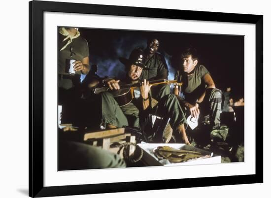 APOCALYPSE NOW, 1979 directed by FRANCIS FORD COPPOLA Robert Duvall and Martin Sheen (photo)-null-Framed Photo