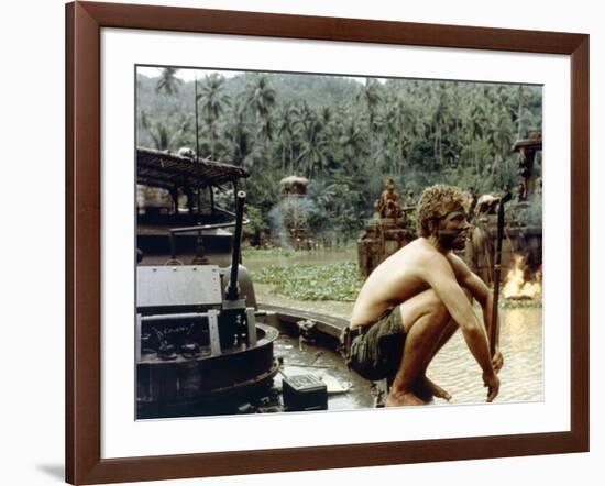 APOCALYPSE NOW, 1979 directed by FRANCIS FORD COPPOLA Sam Bottoms (photo)-null-Framed Photo