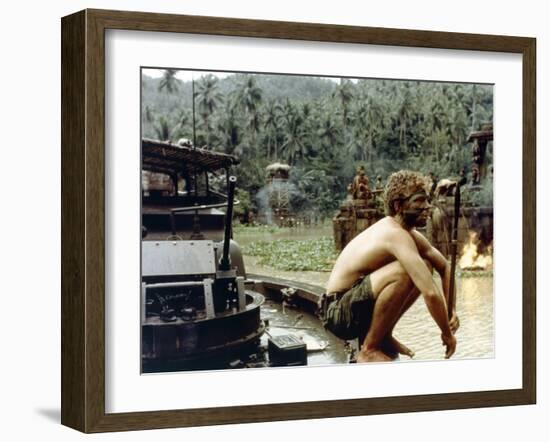 APOCALYPSE NOW, 1979 directed by FRANCIS FORD COPPOLA Sam Bottoms (photo)-null-Framed Photo