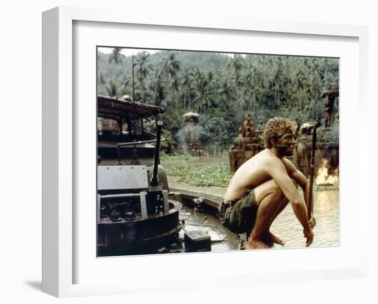 APOCALYPSE NOW, 1979 directed by FRANCIS FORD COPPOLA Sam Bottoms (photo)-null-Framed Photo