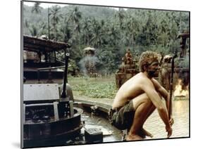 APOCALYPSE NOW, 1979 directed by FRANCIS FORD COPPOLA Sam Bottoms (photo)-null-Mounted Photo