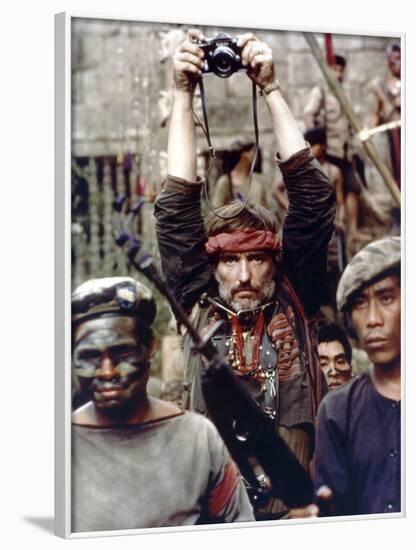 Apocalypse Now by Francis Ford Coppola with Dennis Hopper, 1979 (photo)-null-Framed Photo