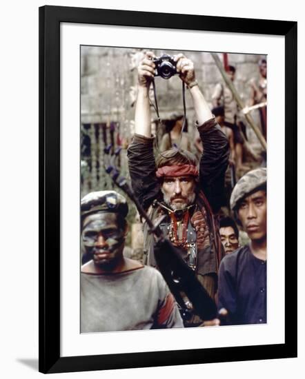 Apocalypse Now by Francis Ford Coppola with Dennis Hopper, 1979 (photo)-null-Framed Photo