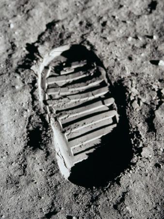 https://imgc.allpostersimages.com/img/posters/apollo-11-boot-print-on-the-moon-july-20-1969_u-L-PII5XQ0.jpg?artPerspective=n