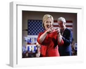 APTOPIX DEM 2016 Clinton-John Locher-Framed Photographic Print