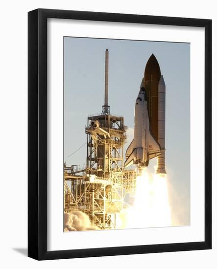 APTOPIX Space Shuttle-Terry Renna-Framed Photographic Print