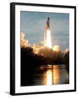 APTOPIX Space Shuttle-Paul Kizzle-Framed Photographic Print