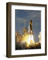 APTOPIX Space Shuttle-John Raoux-Framed Photographic Print