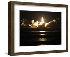 APTOPIX Space Shuttle-John Raoux-Framed Photographic Print