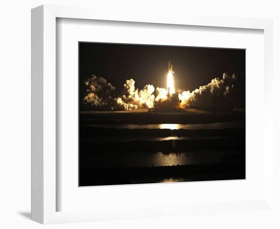 APTOPIX Space Shuttle-John Raoux-Framed Photographic Print