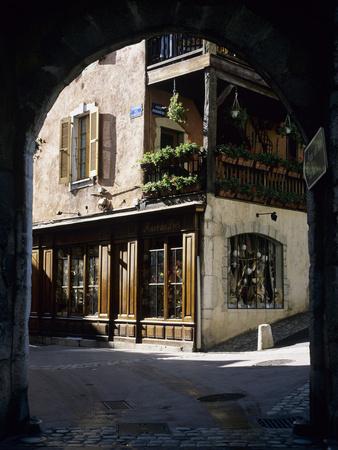 https://imgc.allpostersimages.com/img/posters/archway-in-the-old-town-annecy-lake-annecy-rhone-alpes-france-europe_u-L-PFW0G80.jpg?artPerspective=n