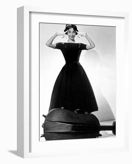 Ariane Love in the Afternoon De Billywilder Avec Audrey Hepburn 1957 Givenchy-null-Framed Photo