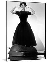 Ariane Love in the Afternoon De Billywilder Avec Audrey Hepburn 1957 Givenchy-null-Mounted Photo