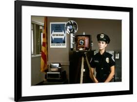 Arizona Junior RAISING ARIZONA by Joel Coen and Ethan Coen with Holly Hunter, 1987 (photo)-null-Framed Photo