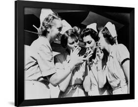 Army Nurses Lighting Up their Cigarettes in 1947-null-Framed Photo