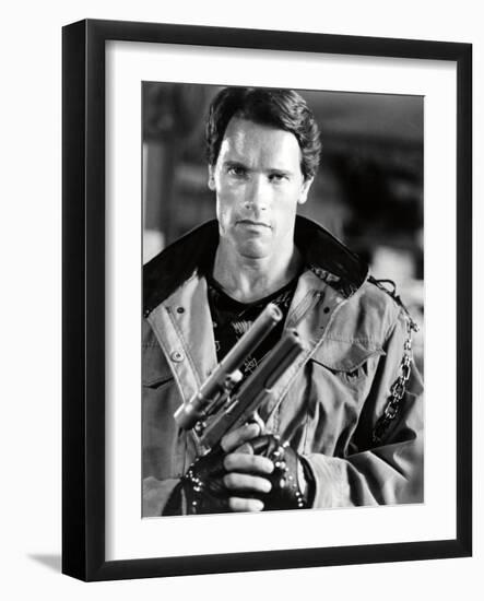 ARNOLD SCHWARZENEGGER. "THE TERMINATOR" [1984], directed by JAMES CAMERON.-null-Framed Photographic Print